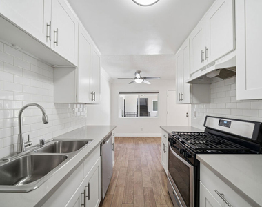 7209 Willoughby Avenue - Photo Thumbnail 4