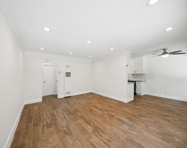 7209 Willoughby Avenue - Photo Thumbnail 5