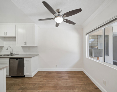 7209 Willoughby Avenue - Photo Thumbnail 2