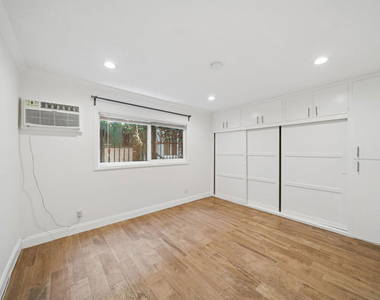 7209 Willoughby Avenue - Photo Thumbnail 7