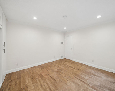 7209 Willoughby Avenue - Photo Thumbnail 6