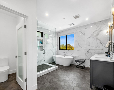 4841 Minden Place - Photo Thumbnail 32
