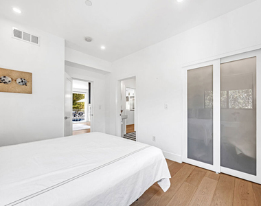 4841 Minden Place - Photo Thumbnail 27