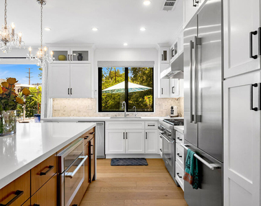 4841 Minden Place - Photo Thumbnail 20