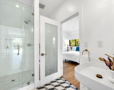 4841 Minden Place - Photo Thumbnail 25