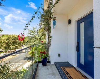 4841 Minden Place - Photo Thumbnail 6