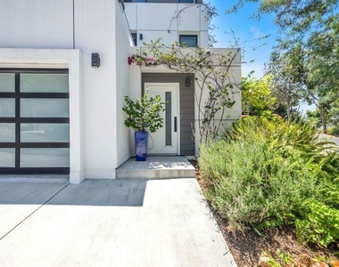 4841 Minden Place - Photo Thumbnail 48