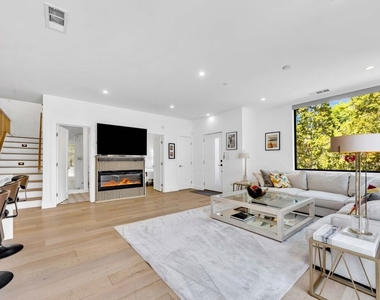 4841 Minden Place - Photo Thumbnail 12