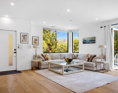 4841 Minden Place - Photo Thumbnail 10