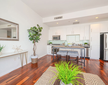 1100 Wilshire Boulevard - Photo Thumbnail 2