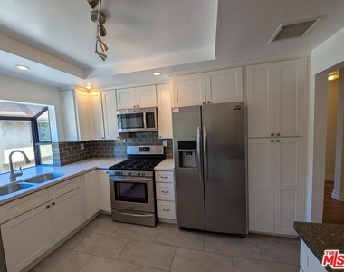 10051 Topanga Canyon Boulevard - Photo Thumbnail 12