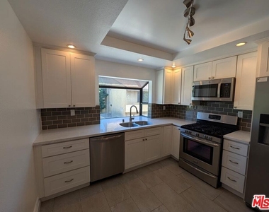 10051 Topanga Canyon Boulevard - Photo Thumbnail 13