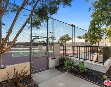 647 S Prospect Avenue - Photo Thumbnail 17