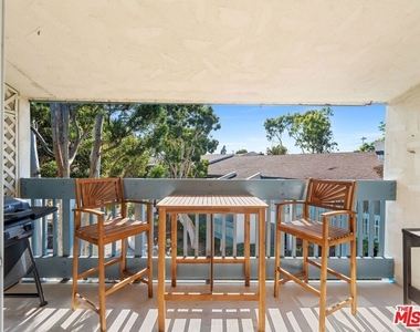 647 S Prospect Avenue - Photo Thumbnail 9