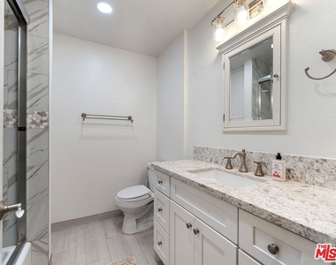 647 S Prospect Avenue - Photo Thumbnail 10