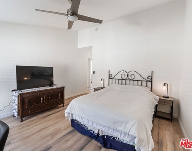 647 S Prospect Avenue - Photo Thumbnail 14
