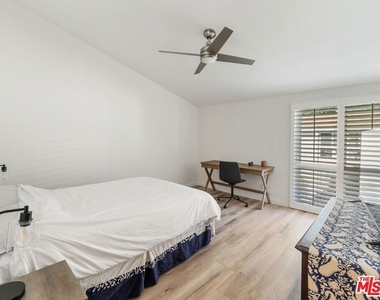 647 S Prospect Avenue - Photo Thumbnail 13