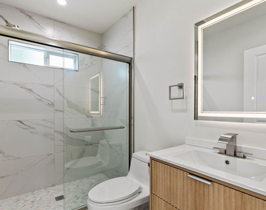 6930 Babcock Avenue - Photo Thumbnail 6