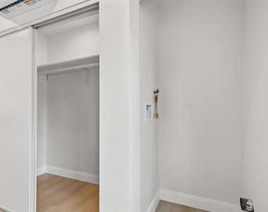 6930 Babcock Avenue - Photo Thumbnail 8