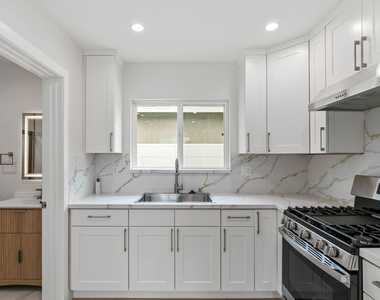 6930 Babcock Avenue - Photo Thumbnail 5