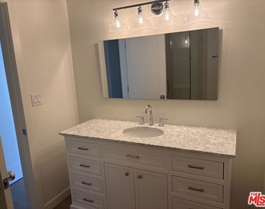 2915 Setting Sun Drive - Photo Thumbnail 18