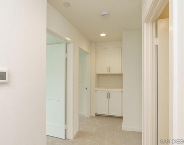 2564 Delphinium Ln - Photo Thumbnail 3