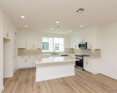 2564 Delphinium Ln - Photo Thumbnail 25