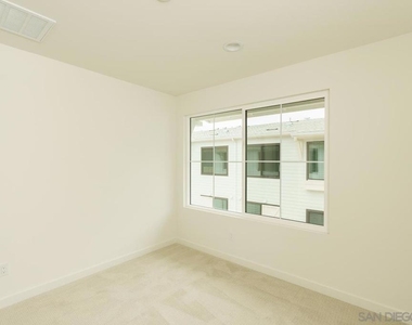 2564 Delphinium Ln - Photo Thumbnail 37