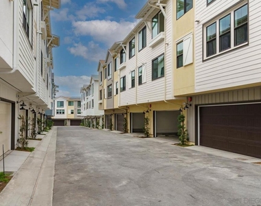 2564 Delphinium Ln - Photo Thumbnail 17