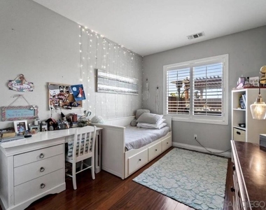 1729 Mendota St - Photo Thumbnail 9