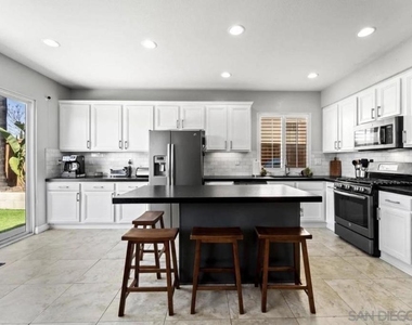 1729 Mendota St - Photo Thumbnail 3