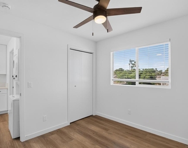 4131 45th St - Photo Thumbnail 4
