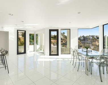 2231 Sunset Plaza Drive - Photo Thumbnail 7