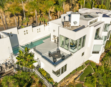 2231 Sunset Plaza Drive - Photo Thumbnail 34