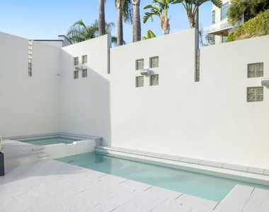 2231 Sunset Plaza Drive - Photo Thumbnail 13