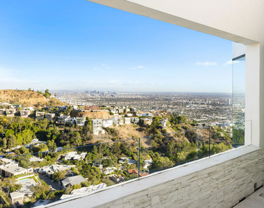 2231 Sunset Plaza Drive - Photo Thumbnail 8