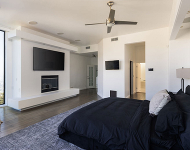 2231 Sunset Plaza Drive - Photo Thumbnail 19