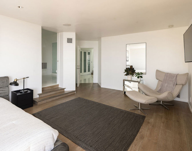 2231 Sunset Plaza Drive - Photo Thumbnail 28