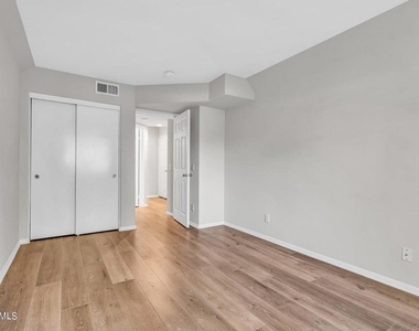 315 Westlake Vista Lane - Photo Thumbnail 11