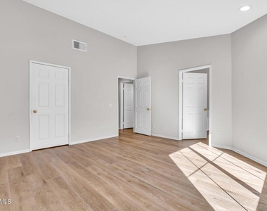 315 Westlake Vista Lane - Photo Thumbnail 32