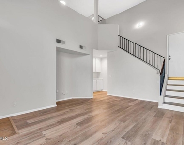 315 Westlake Vista Lane - Photo Thumbnail 8