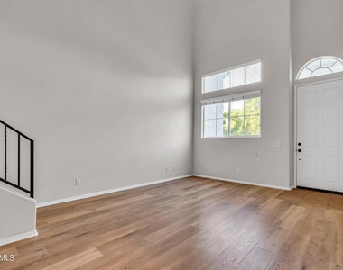 315 Westlake Vista Lane - Photo Thumbnail 9
