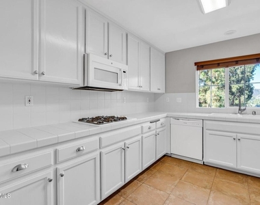315 Westlake Vista Lane - Photo Thumbnail 18