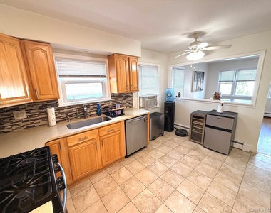 101 Harding Avenue - Photo Thumbnail 4