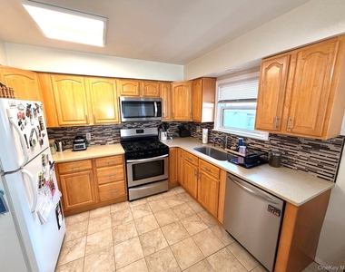 101 Harding Avenue - Photo Thumbnail 3