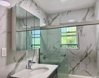 24614 61st Avenue - Photo Thumbnail 5