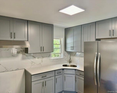 24614 61st Avenue - Photo Thumbnail 4