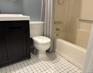 202 Main Street - Photo Thumbnail 3