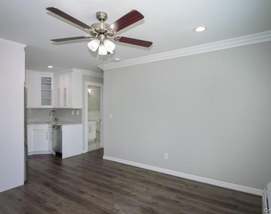 105 Lincoln Avenue - Photo Thumbnail 5