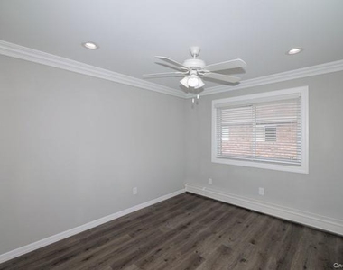 105 Lincoln Avenue - Photo Thumbnail 6